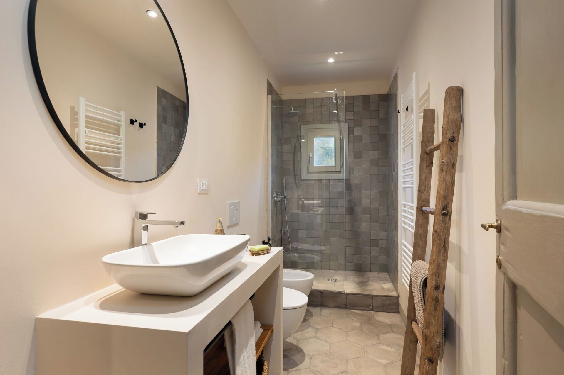Dusche, Haartrockner, Bidet