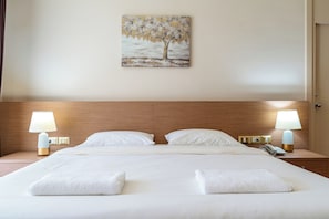 Habitación doble estándar, balcón | Camas extra, wifi gratis, ropa de cama y acceso para silla de ruedas 