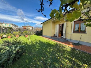Exterior - Stunning private villa with A/C, private pool, WIFI, TV and pets allowed, close to Lucca (Lammari)