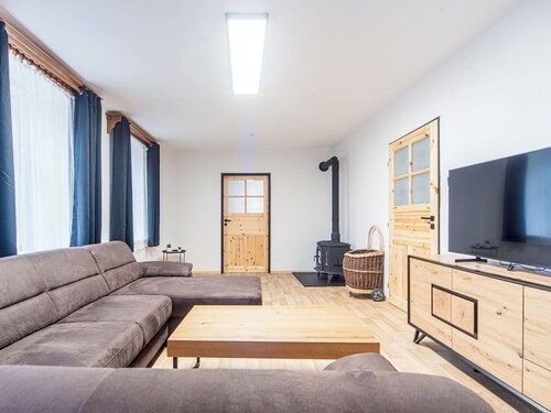 Stunning private villa for 6 guests with WIFI, TV, patio, pets allowed and panoramic view