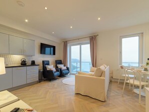 TV - Nice apartment for 4 guests with WIFI, TV and balcony (Portmellon)