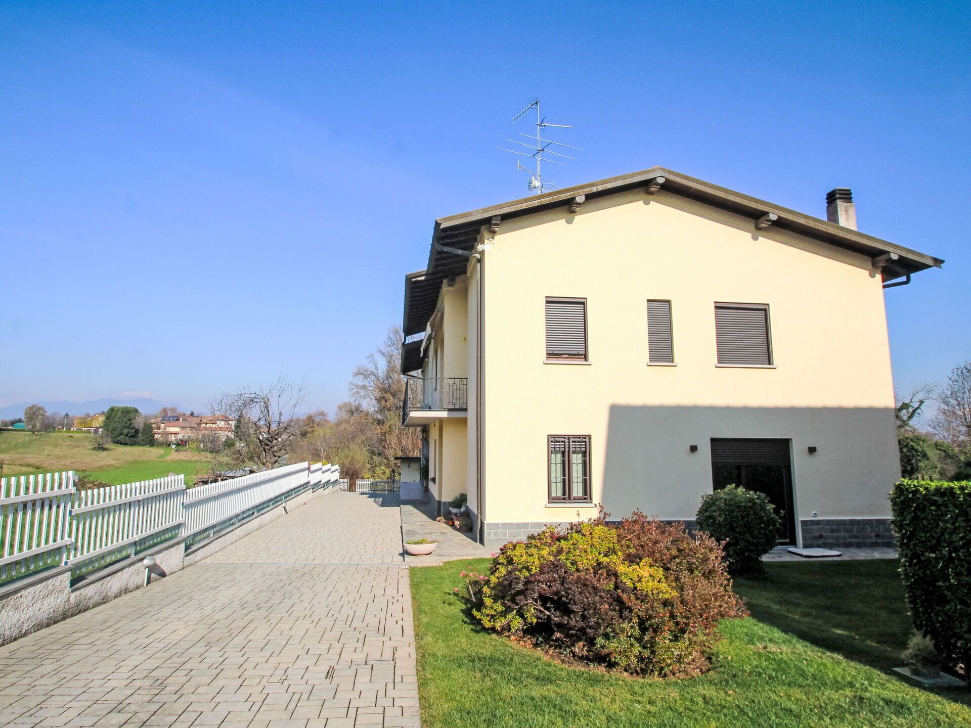 Himmel, Gebäude, Wohngebiet, Haus, Zuhause, Die Architektur, Dach, Grundstueck, Menschliche Siedlung, Estate