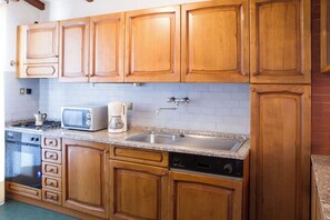 Fridge, microwave, oven, stovetop - Nice apartment for 6 guests with pool, WIFI, A/C, TV and balcony, close to Florence (Impruneta)