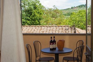 Dining - Lovely apartment for 6 people with WIFI, pool, A/C, TV and balcony, close to Florence (Impruneta)
