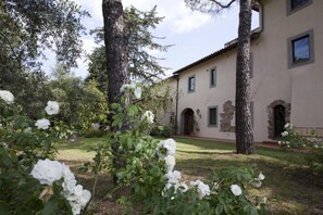 Property grounds - Nice apartment for 6 people with A/C, WIFI, pool and TV, close to Florence (Impruneta)