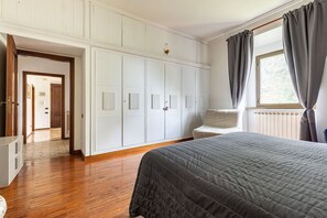 سرير سفر وواي فاي مجانًا