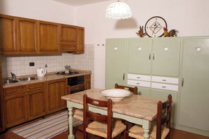 Private kitchen - Lovely apartment for 6 people with A/C, pool, WIFI and TV, close to Florence (Impruneta)