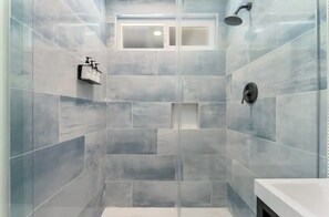 Shower, hair dryer, towels, soap - NEW! Retro Arcade, Retreat w/Hot Tub+Cowboy Pool Family Friendly, Great location (Yucca Valley)