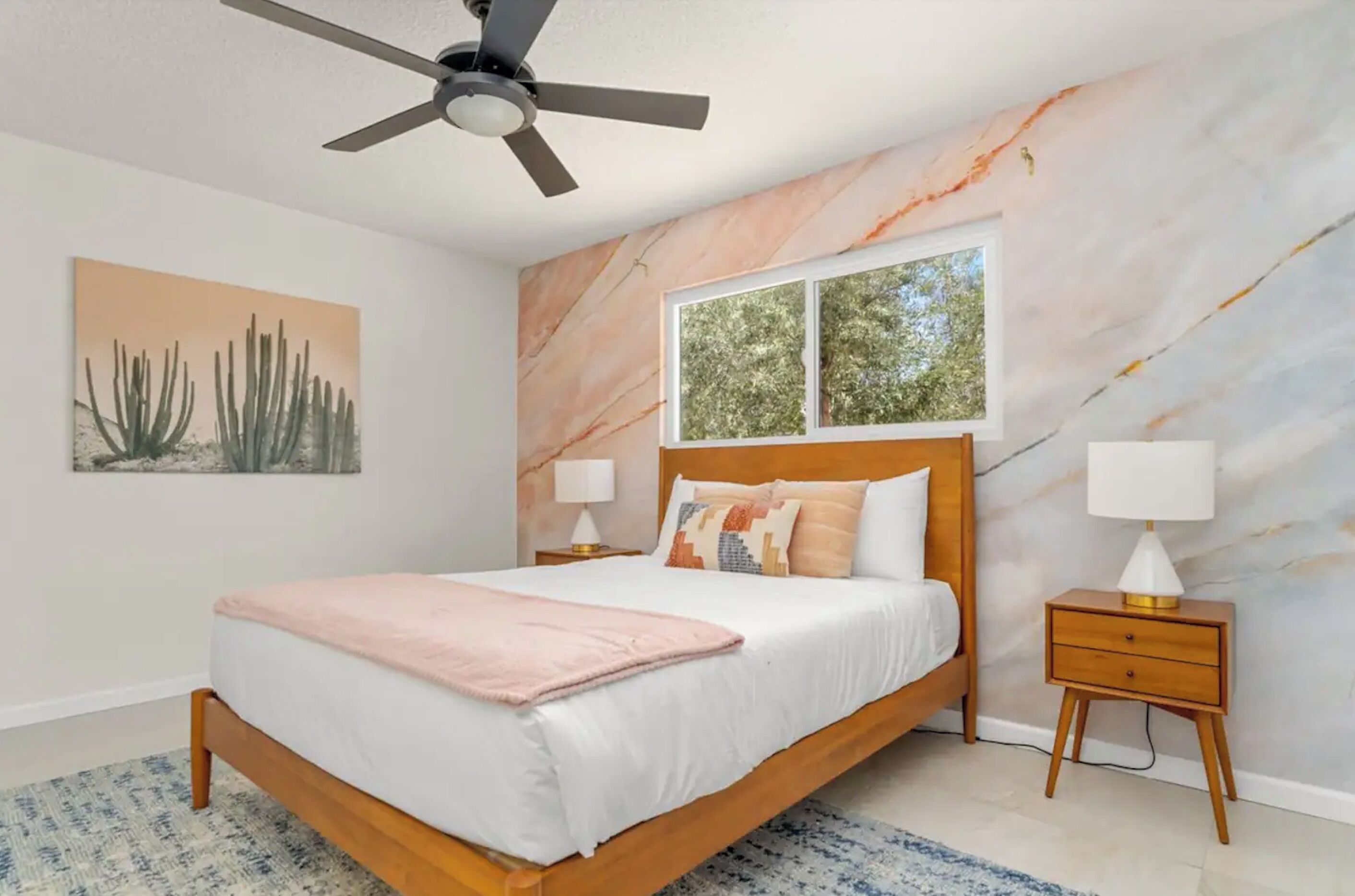2 bedrooms, travel crib, WiFi (free), bed sheets