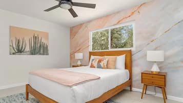 2 bedrooms, travel crib, WiFi (free), bed sheets