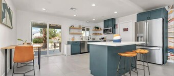 Retro Arcade, Hot Tub, Cowboy Pool, Hammock, family friendly, centrally located