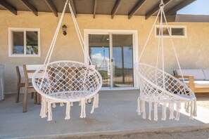 Terrace/patio - Retro Arcade, Hot Tub, Cowboy Pool, Hammock, family friendly, centrally located (Yucca Valley)