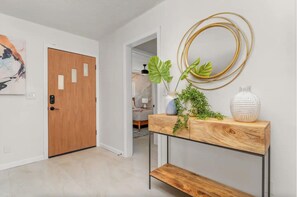 Interior - Retro Arcade, Hot Tub, Cowboy Pool, Hammock, family friendly, centrally located (Yucca Valley)