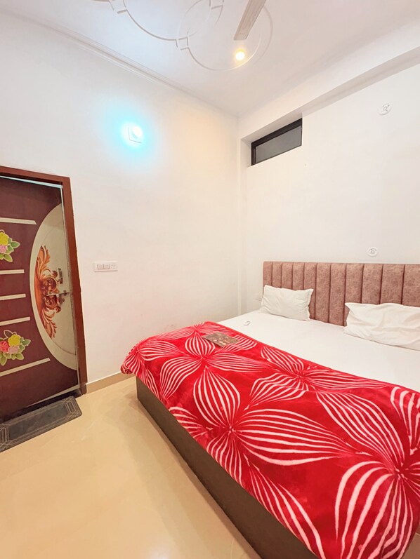 Double Room | Free WiFi - Shri Krishna Palace (Mathura)
