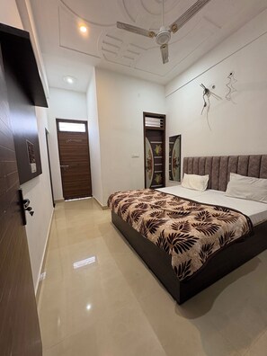 Triple Room - Shri Krishna Palace (Mathura)