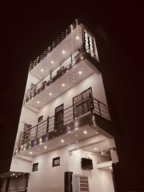 Exterior - Shri Krishna Palace (Mathura)