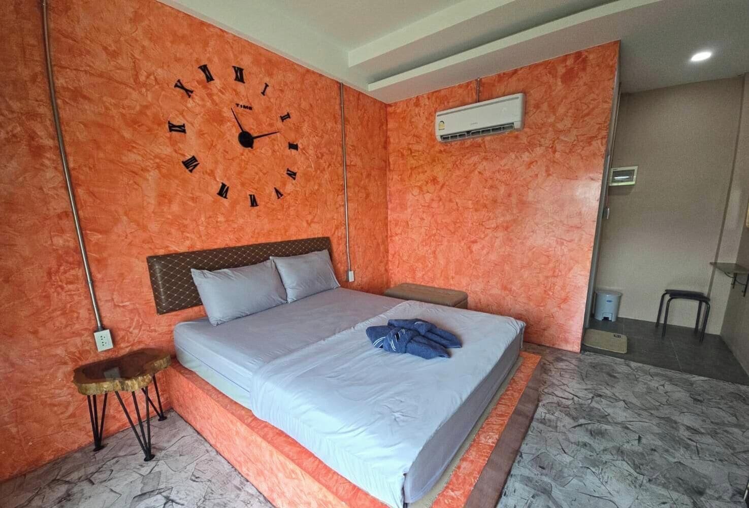 Standard Room, 1 Queen Bed