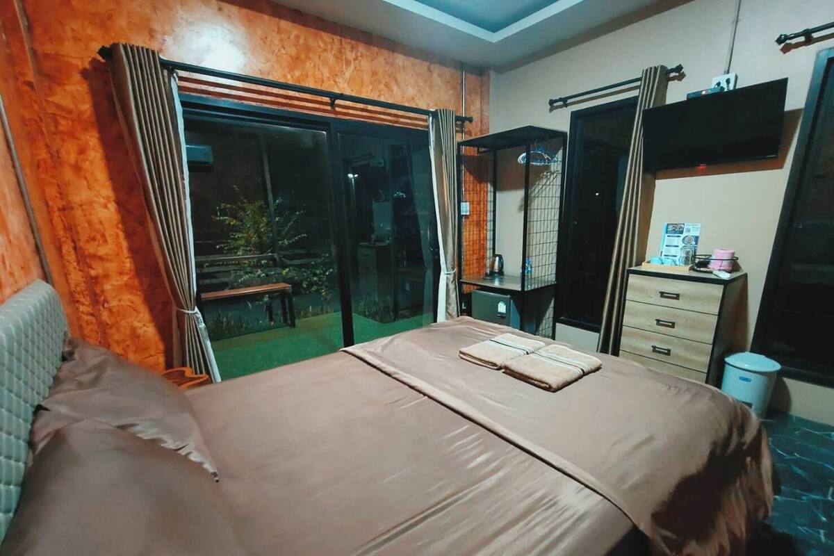 Standard Room, 1 Queen Bed