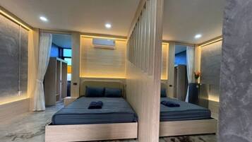 Family Room | Desk, free WiFi