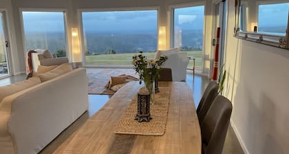 Peaceful coastal getaway | Private retreat near Stanley’s “Nut” in Tasmania