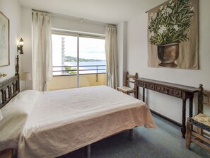 4 Schlafzimmer, Schreibtisch, Internetzugang