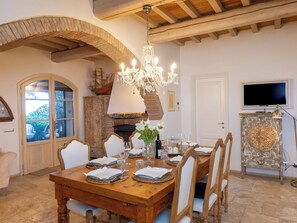 Dining - Il sogno del pittore by Interhome (Guardistallo)