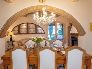 Dining - Il sogno del pittore by Interhome (Guardistallo)