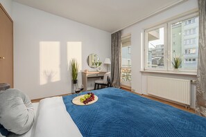 Comfort Apartment, Balcony, City View | Iron/ironing board, cribs/infant beds, free WiFi, bed sheets - Lumina apartment for family in Warsaw (Warsaw)