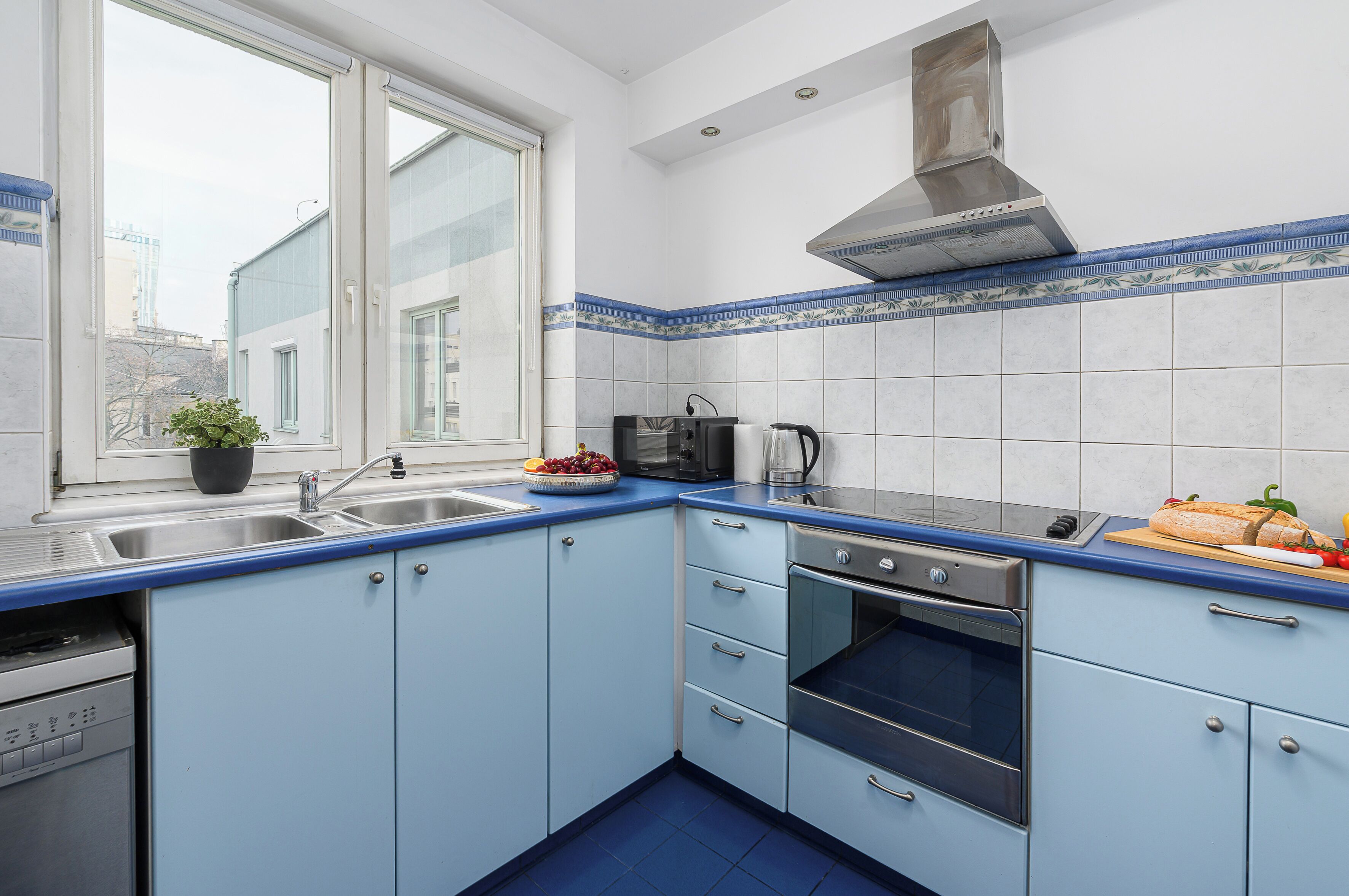 Appartement Confort, balcon, vue ville | Cuisine privée | Réfrigérateur, micro-ondes, four, lave-vaisselle