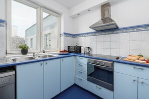 Comfort-Apartment, Balkon, Stadtblick | Eigene Küche | Kühlschrank, Mikrowelle, Ofen, Geschirrspüler