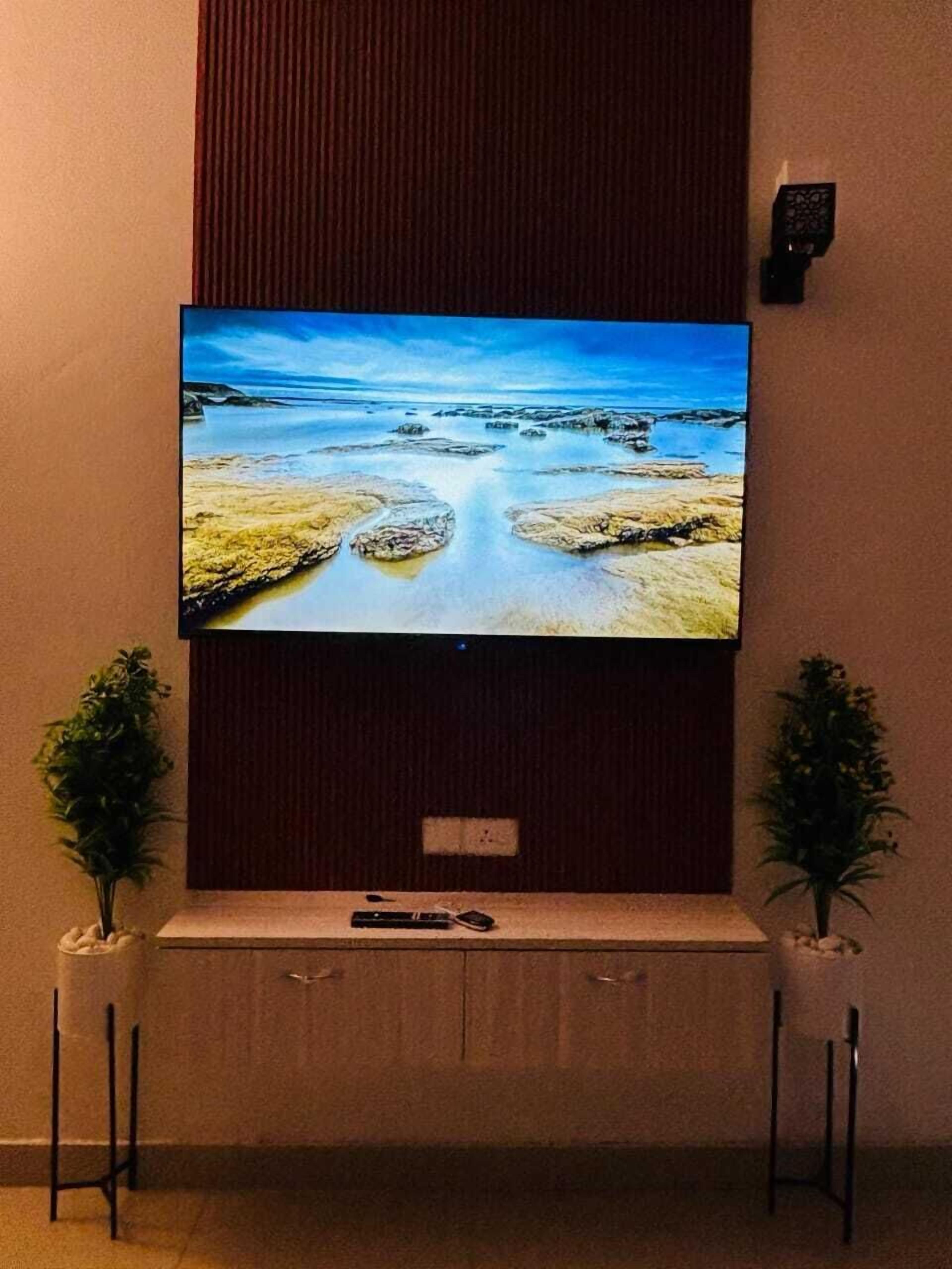 Studio Suite Mewah, balkon, pemandangan kota | Televisi