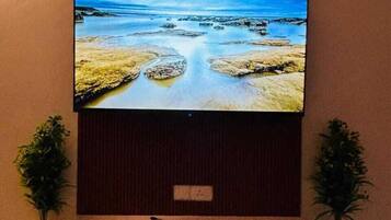 Luxury Studio Suite, Balcony, City View | Television