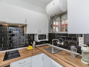 Fridge, microwave, cookware/dishes/utensils - Apartment Dms1 by Interhome (La Pineda)
