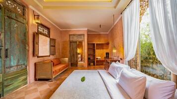 Caja fuerte, escritorio, tabla de planchar con plancha y wifi gratis