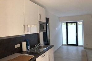 Fridge, microwave, stovetop, cookware/dishes/utensils