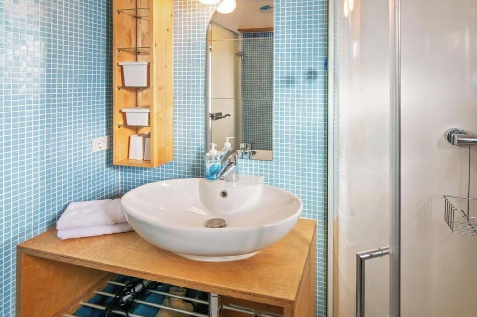 Douche, sèche-cheveux