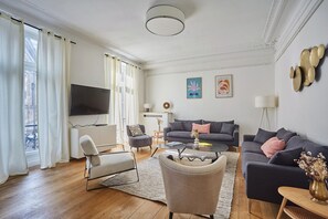 Smart TV, offices - Superb apartment Center of Paris-Montmartre (Paris)