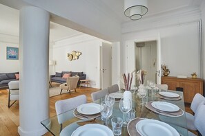 Dining - Superb apartment Center of Paris-Montmartre (Paris)