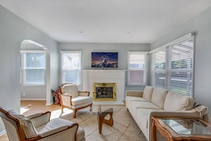 TV - Riverside Birch - Spacious, Cozy, Central, Fitness (Riverside)