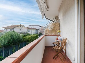 Outdoor dining - Sunflower 2 by Interhome (Viareggio)