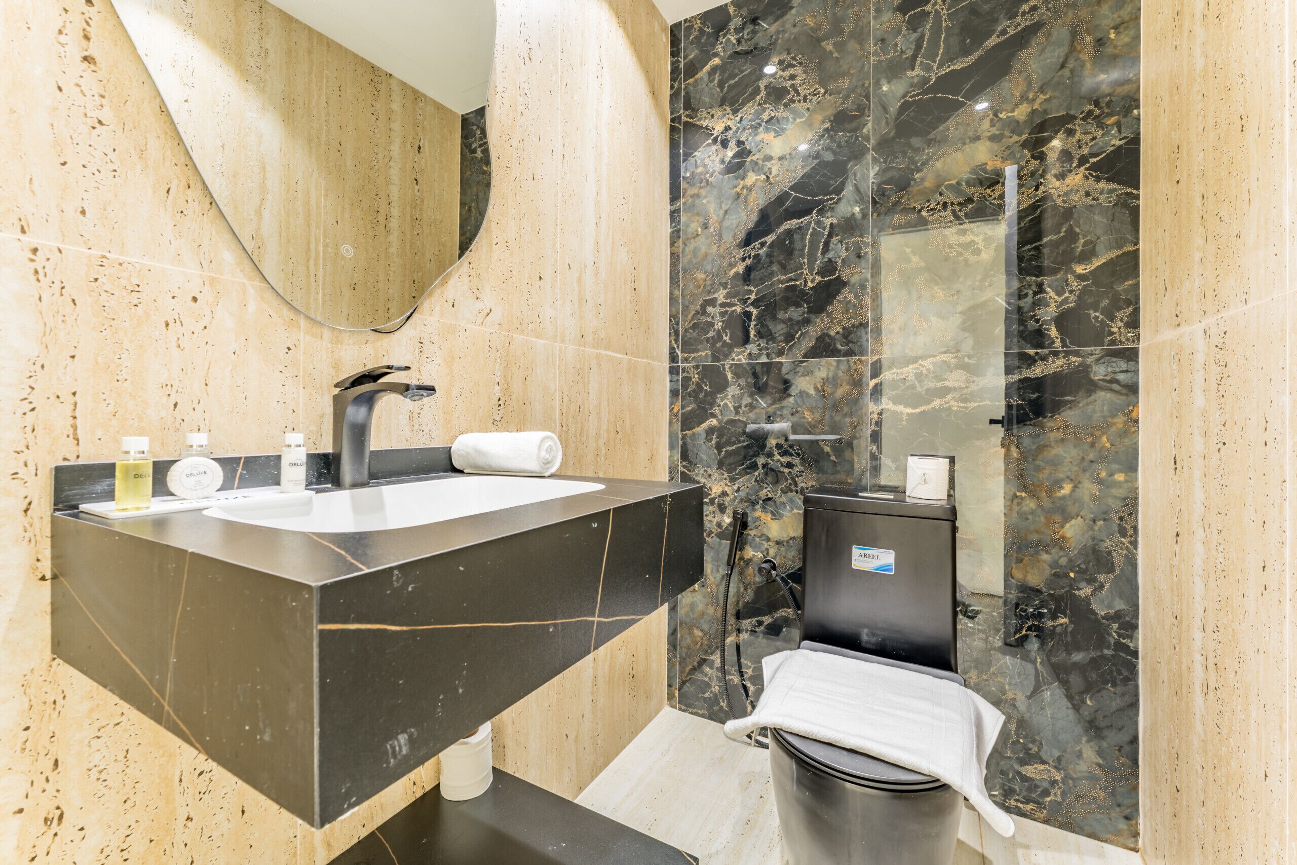 Dusj, hårføner, bidé og håndklær