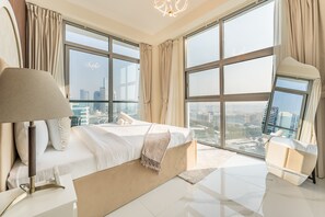 3 bedrooms, in-room safe, iron/ironing board, free WiFi - Walking Distance To JBR Beach, The Walk, And Marina Mall, With Easy Access To The Metro (Dubai)