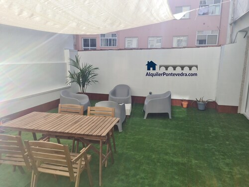 Spacious and modern 4 bedroom apartment with terrace