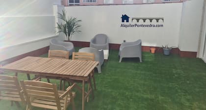 Spacious and modern 4 bedroom apartment with terrace