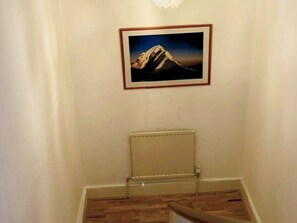 Interior - Women only- Private Guest Room#5 in SW6 with En-Suite bathroom & evening parking (Greater London)