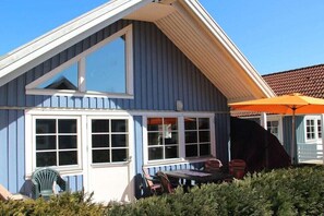 Outdoor dining - Holiday home with 1 bedroom (Boltenhagen)