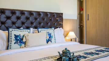 Departamento estándar | Escritorio y espacio para trabajar con laptop