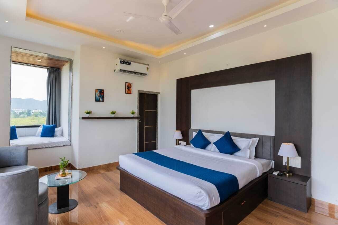 Deluxe Villa, Balcony | Desk, laptop workspace, soundproofing, iron/ironing board