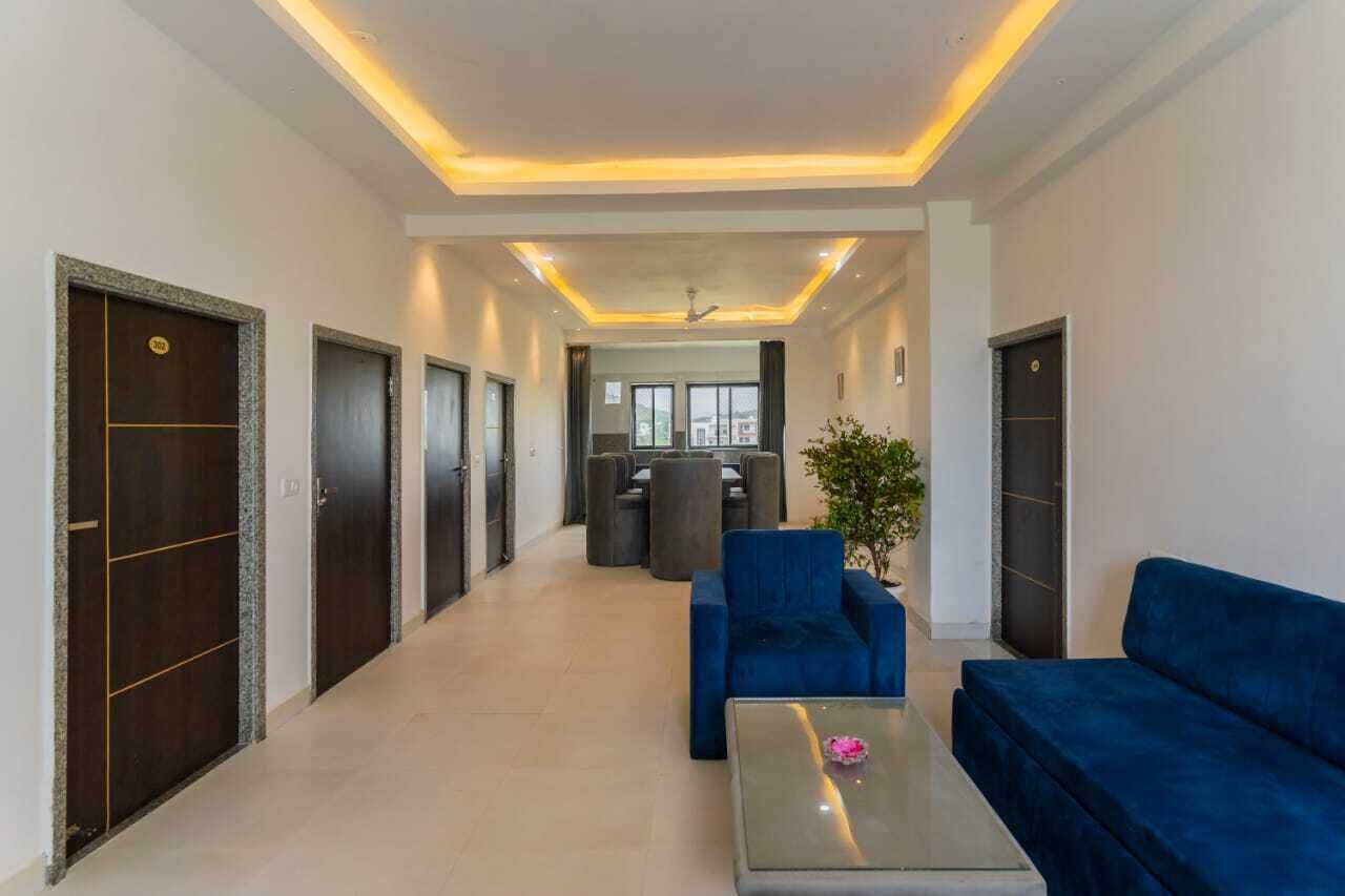 华丽别墅, 阳台 | 起居区 | 电脑显示器、打印机