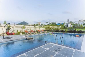 حمّام سباحة خارجي